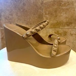 Carmen Sol Nude Wedge size 6